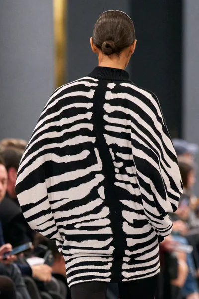 Look 48